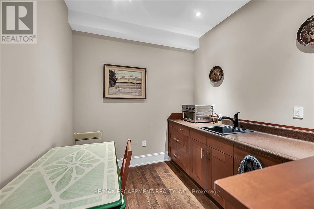 285 Hamilton Drive, Hamilton, Ontario  L9G 2A9 - Photo 34 - X12515162