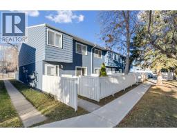 21, 251 90 Avenue SE Acadia