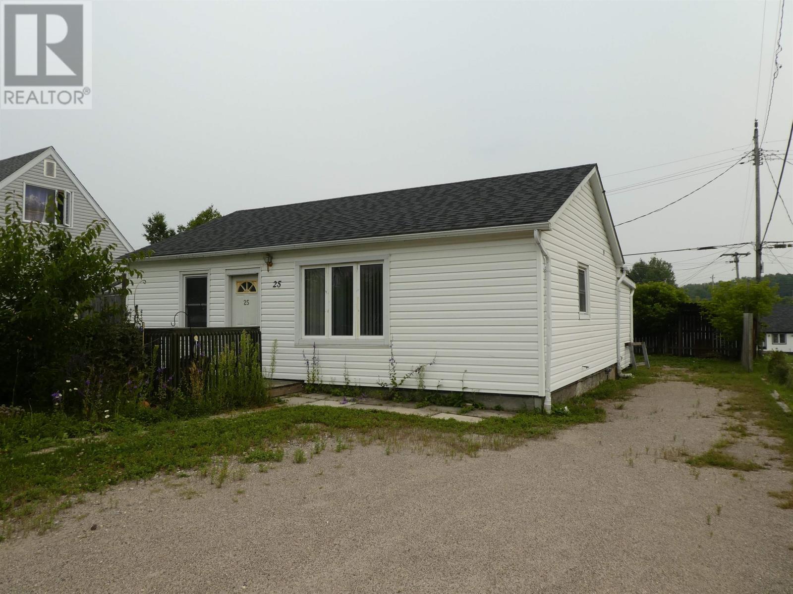 25 Adjala Ave, Manitowadge, Ontario