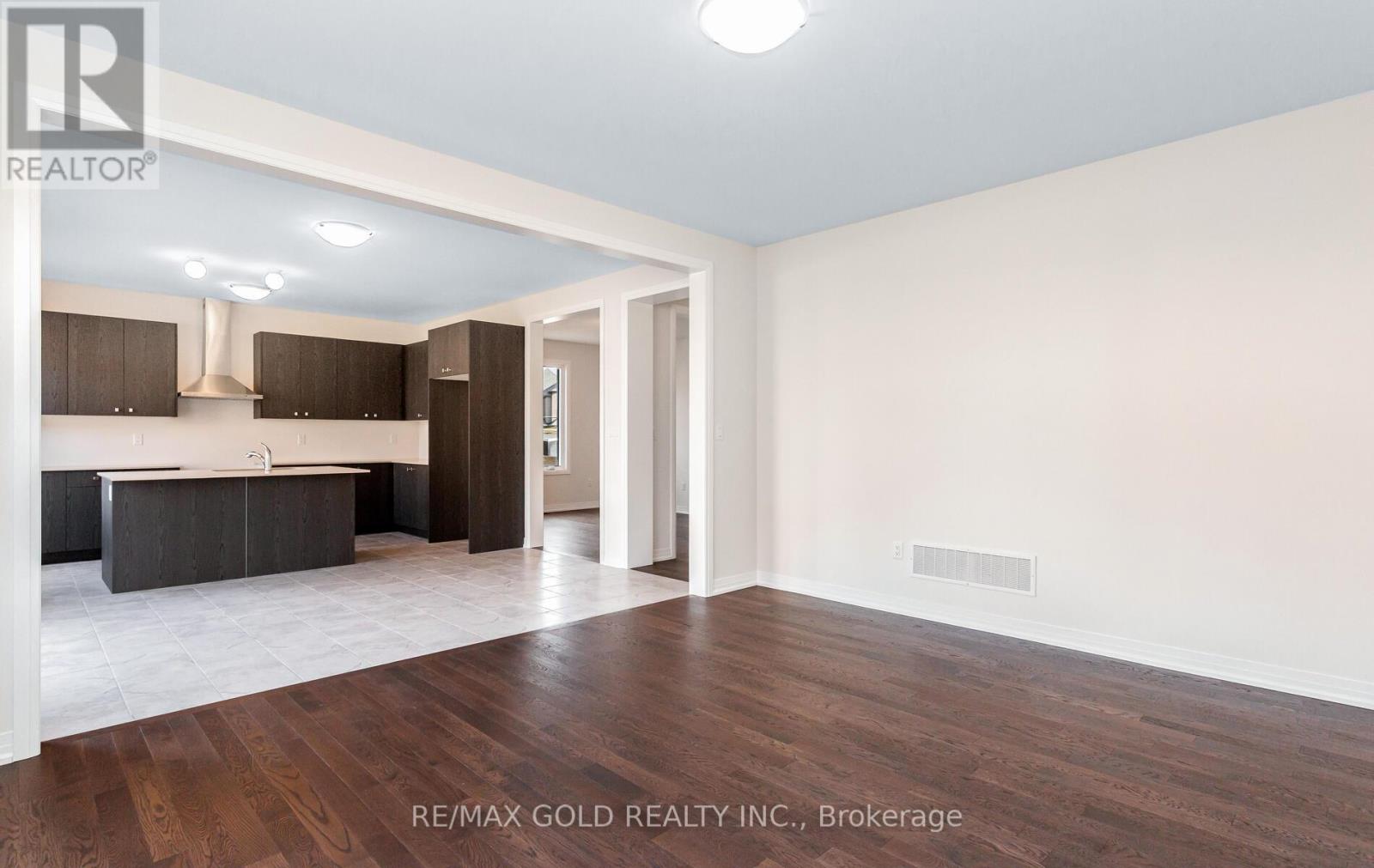 8 Boswell Drive, Brampton, Ontario  L6P 4R7 - Photo 16 - W12528242