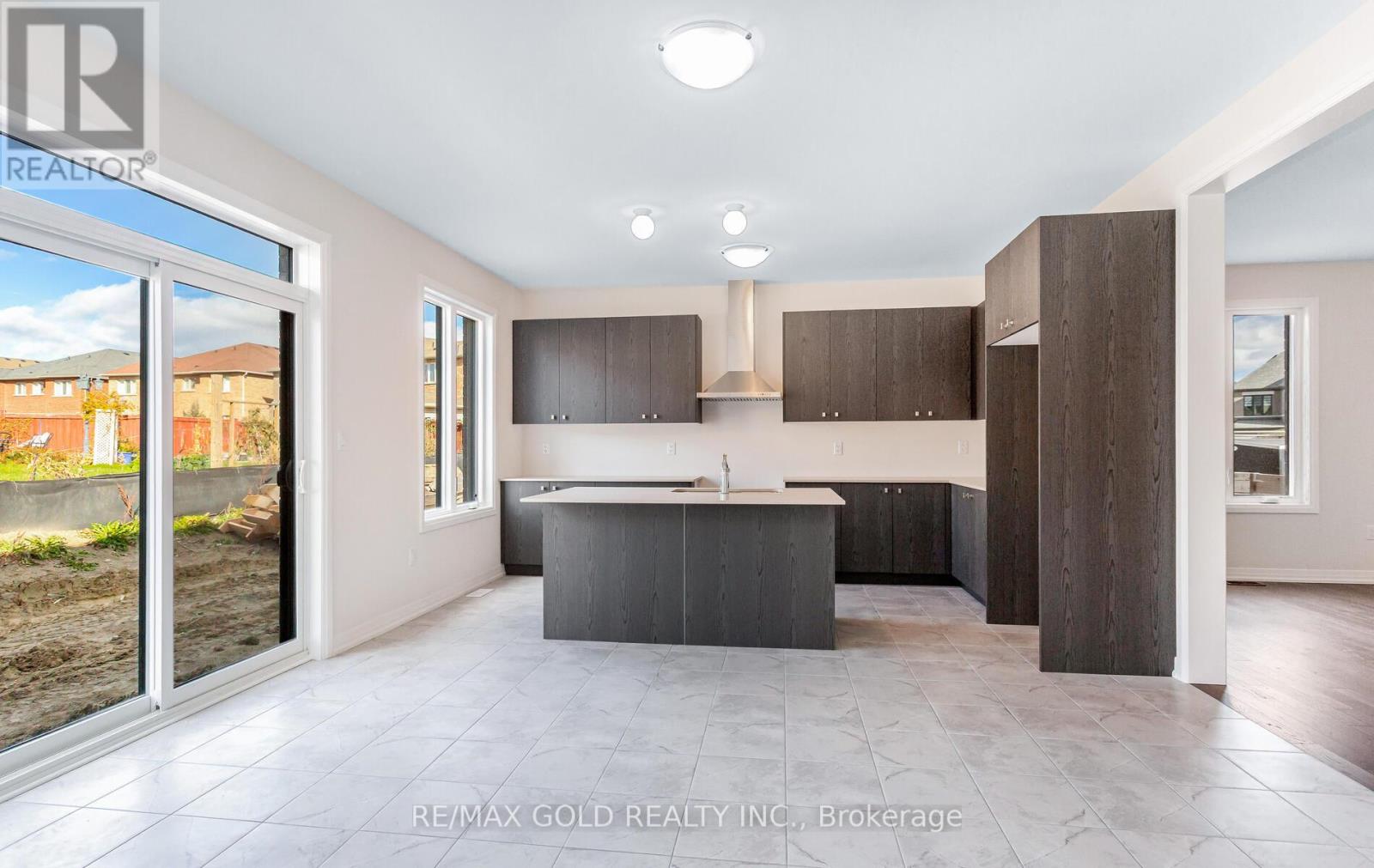 8 Boswell Drive, Brampton, Ontario  L6P 4R7 - Photo 17 - W12528242