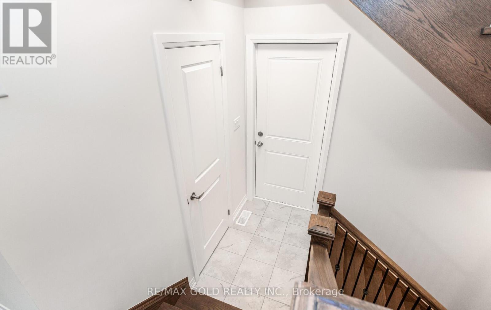 8 Boswell Drive, Brampton, Ontario  L6P 4R7 - Photo 24 - W12528242