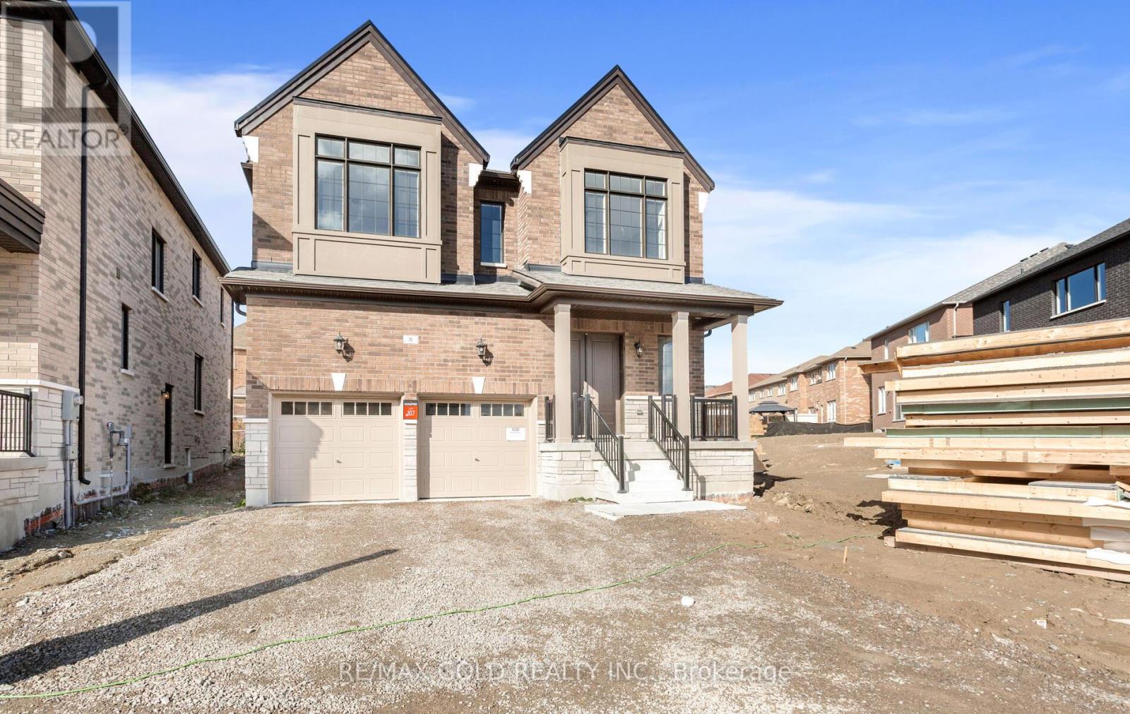 8 Boswell Drive, Brampton, Ontario  L6P 4R7 - Photo 3 - W12528242