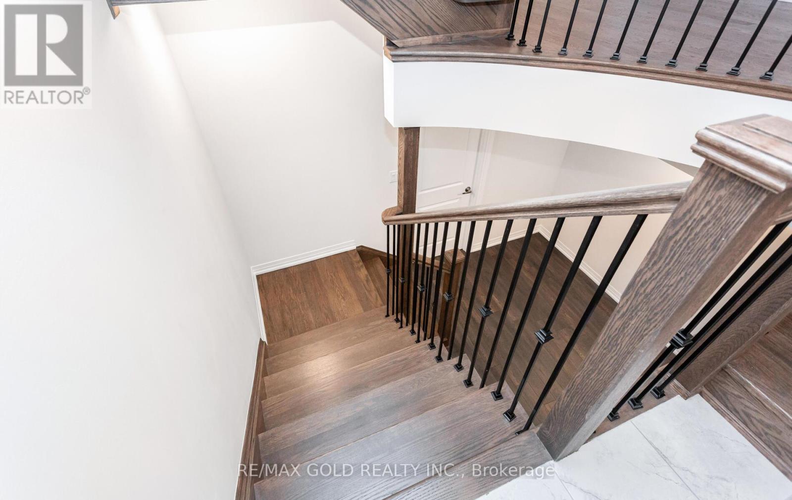 8 Boswell Drive, Brampton, Ontario  L6P 4R7 - Photo 43 - W12528242