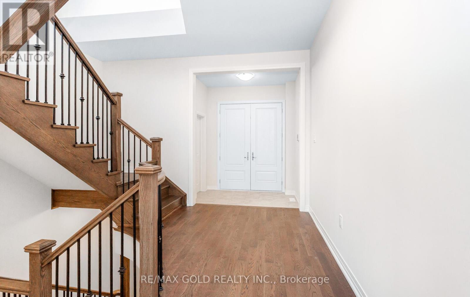 8 Boswell Drive, Brampton, Ontario  L6P 4R7 - Photo 6 - W12528242