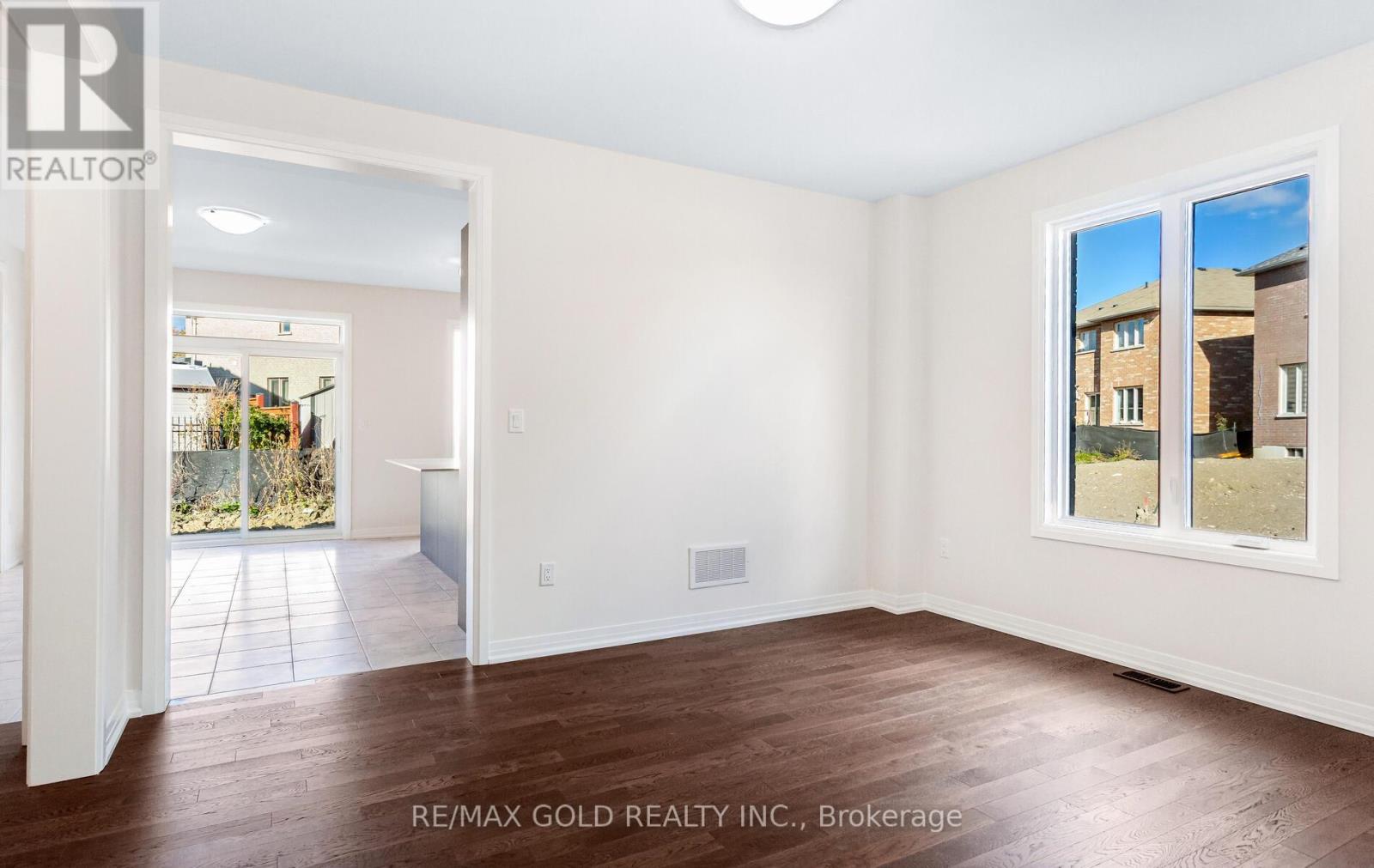 8 Boswell Drive, Brampton, Ontario  L6P 4R7 - Photo 8 - W12528242