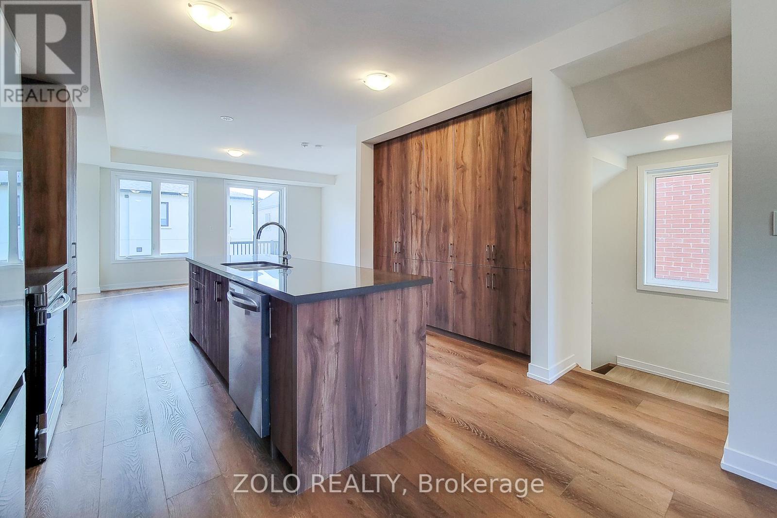 1364 Kaniv Street, Oakville, Ontario  L6M 5R3 - Photo 3 - W12528320