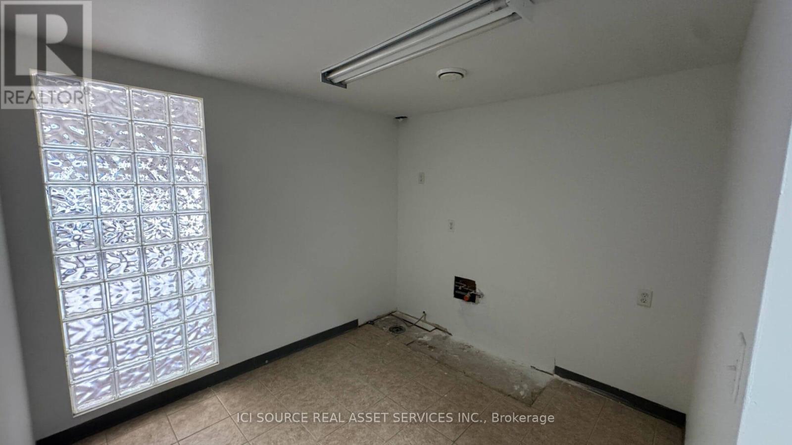 3 & 4 - 72 Centennial Road, Orangeville, Ontario  L9W 1P9 - Photo 5 - W12528368