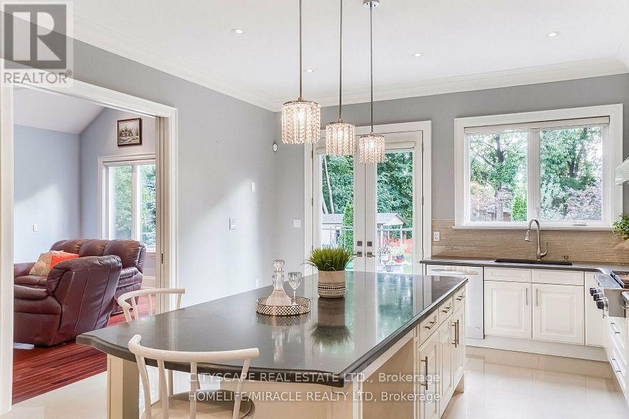 2414 Camilla Road, Mississauga, Ontario  L5A 2K5 - Photo 15 - W12528414