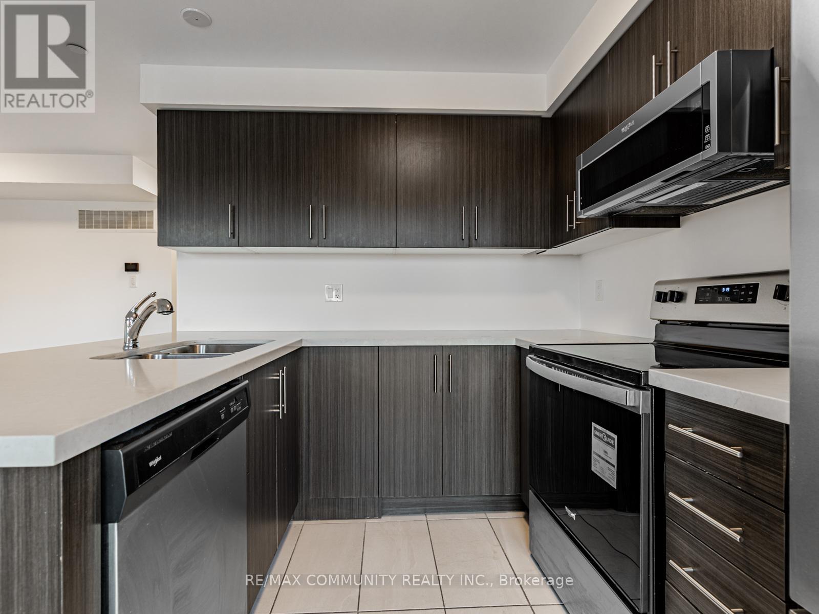 3 - 175 Veterans Drive, Brampton, Ontario  L7A 5L2 - Photo 12 - W12528444