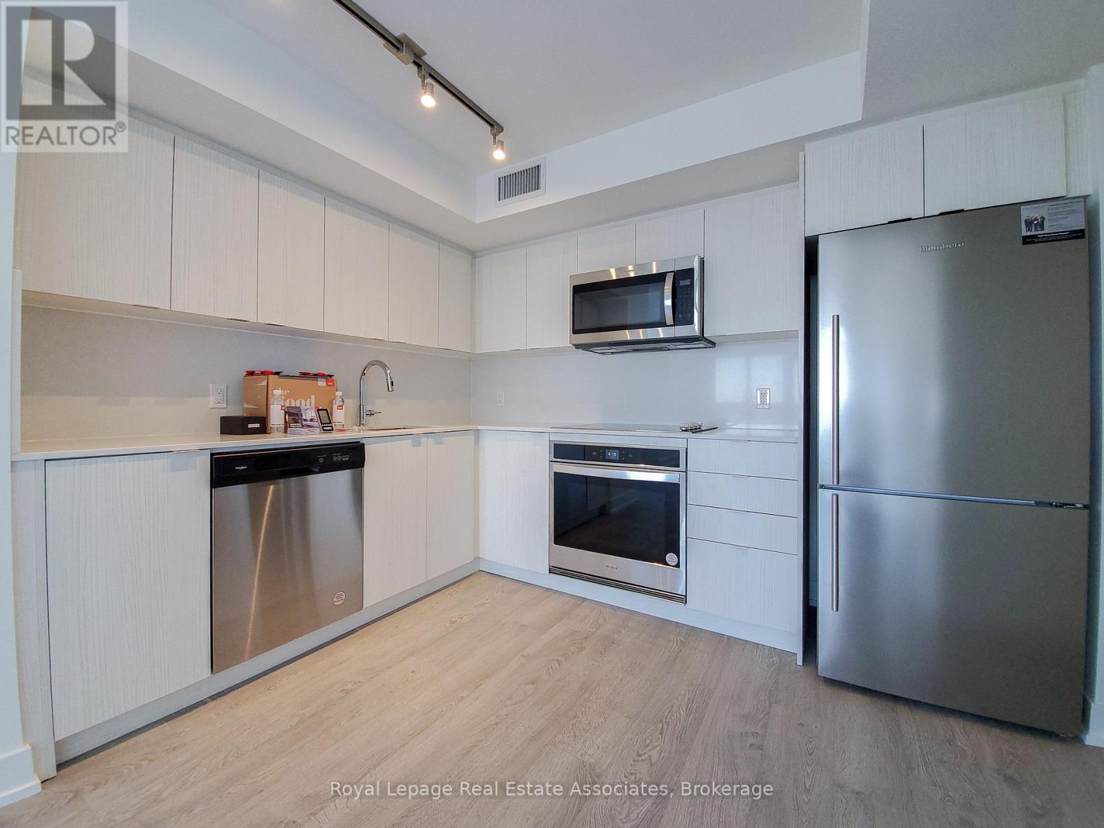 2635 - 5 Mabelle Avenue, Toronto, Ontario  M9A 0C8 - Photo 2 - W12528466