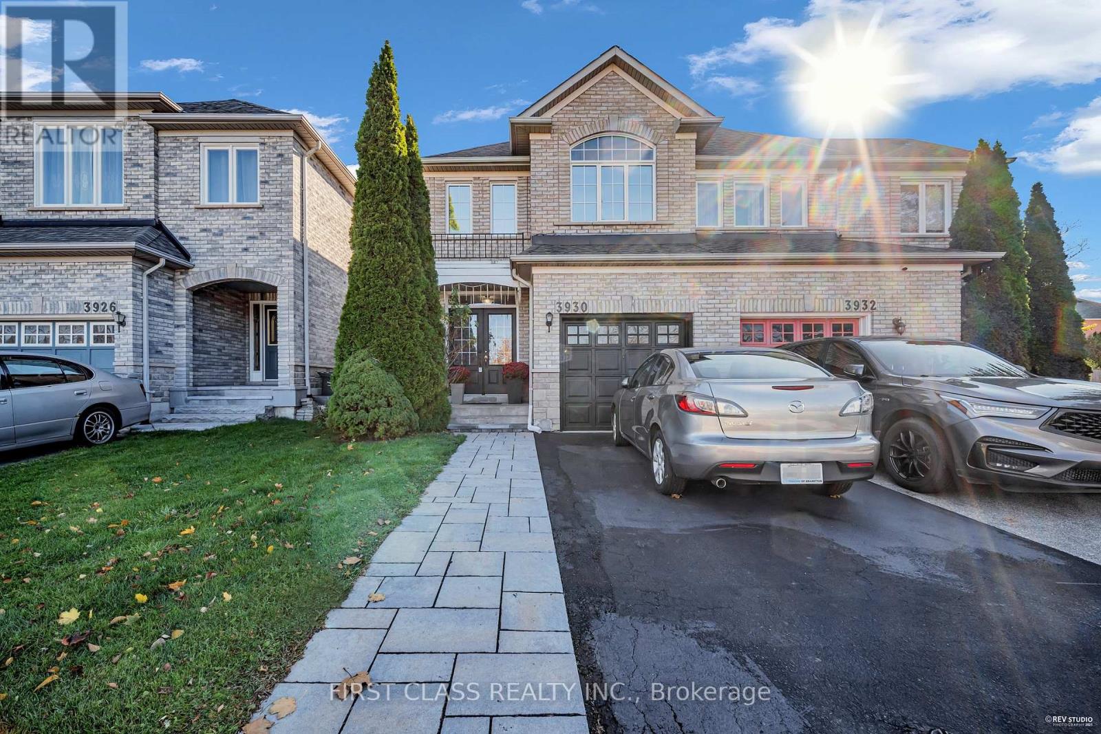 3930 Mcdowell Drive, Mississauga, Ontario  L5M 6P3 - Photo 2 - W12528478