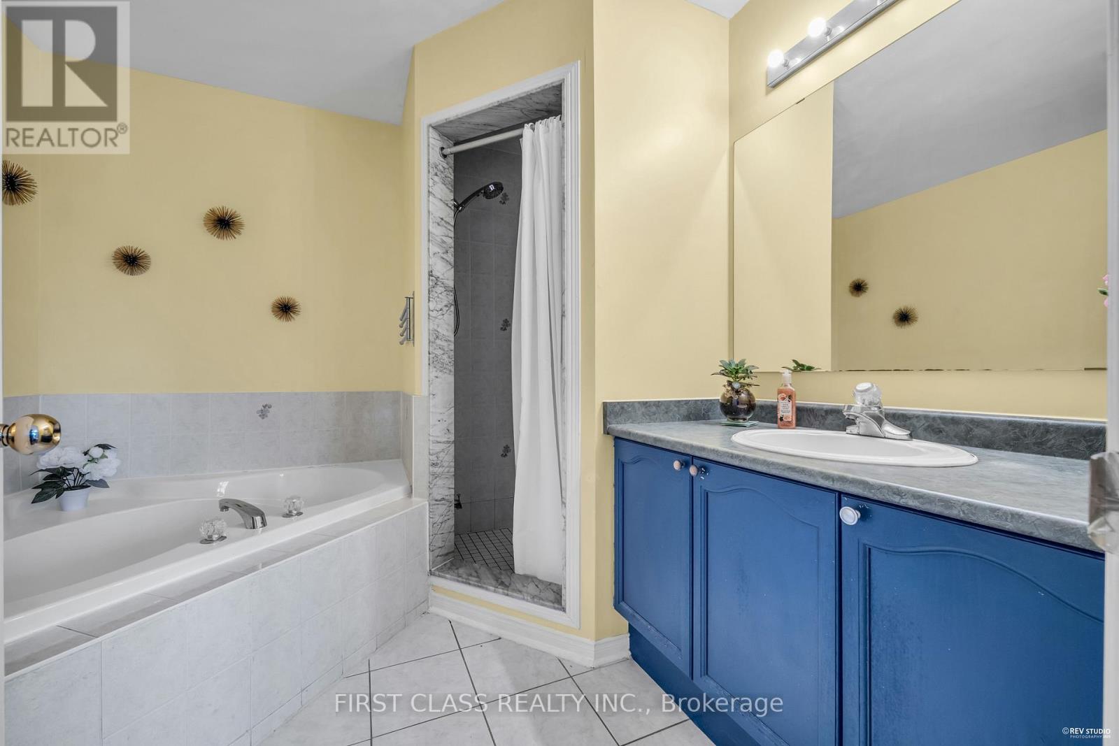 3930 Mcdowell Drive, Mississauga, Ontario  L5M 6P3 - Photo 38 - W12528478