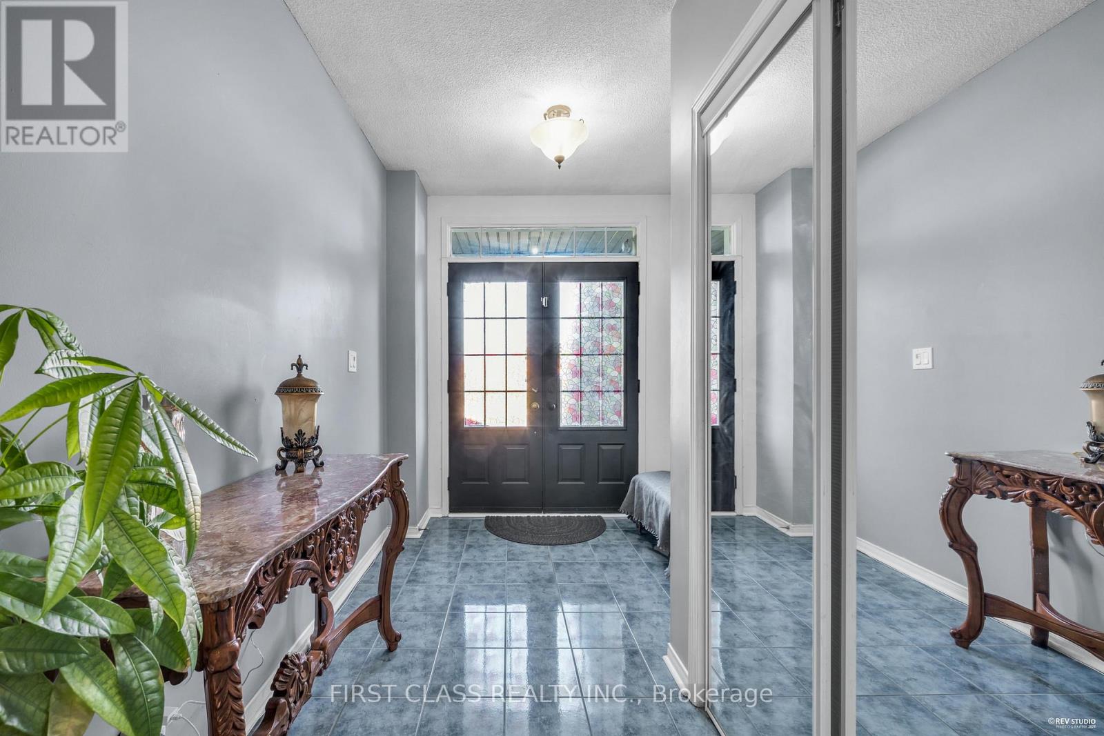 3930 Mcdowell Drive, Mississauga, Ontario  L5M 6P3 - Photo 5 - W12528478