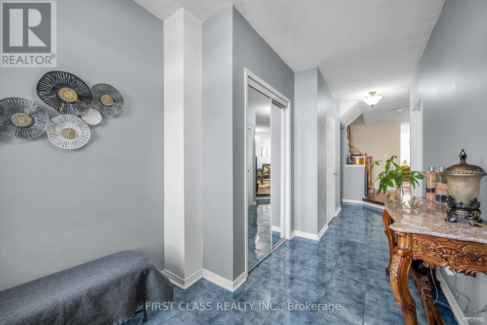 3930 Mcdowell Drive, Mississauga, Ontario  L5M 6P3 - Photo 6 - W12528478