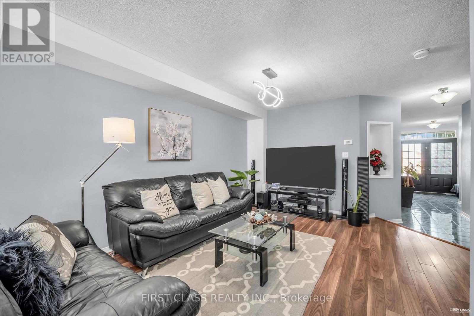 3930 Mcdowell Drive, Mississauga, Ontario  L5M 6P3 - Photo 9 - W12528478