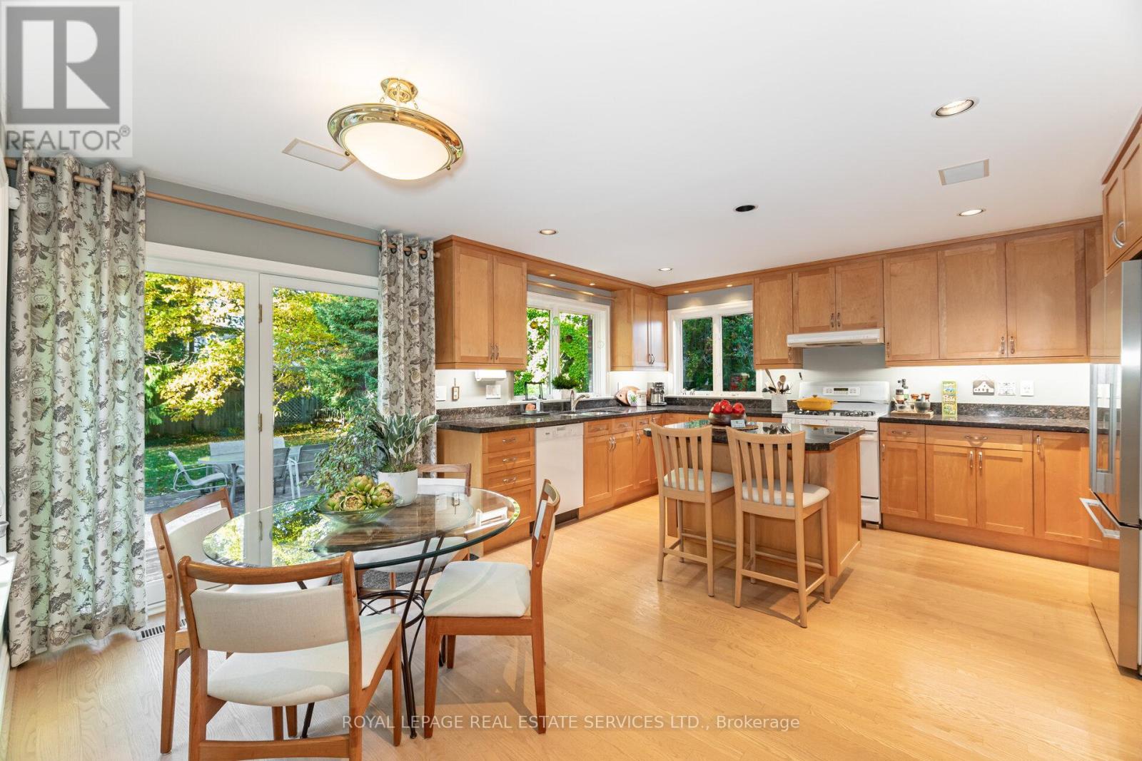 2 Hartfield Court, Toronto, Ontario  M9A 3E3 - Photo 12 - W12528492