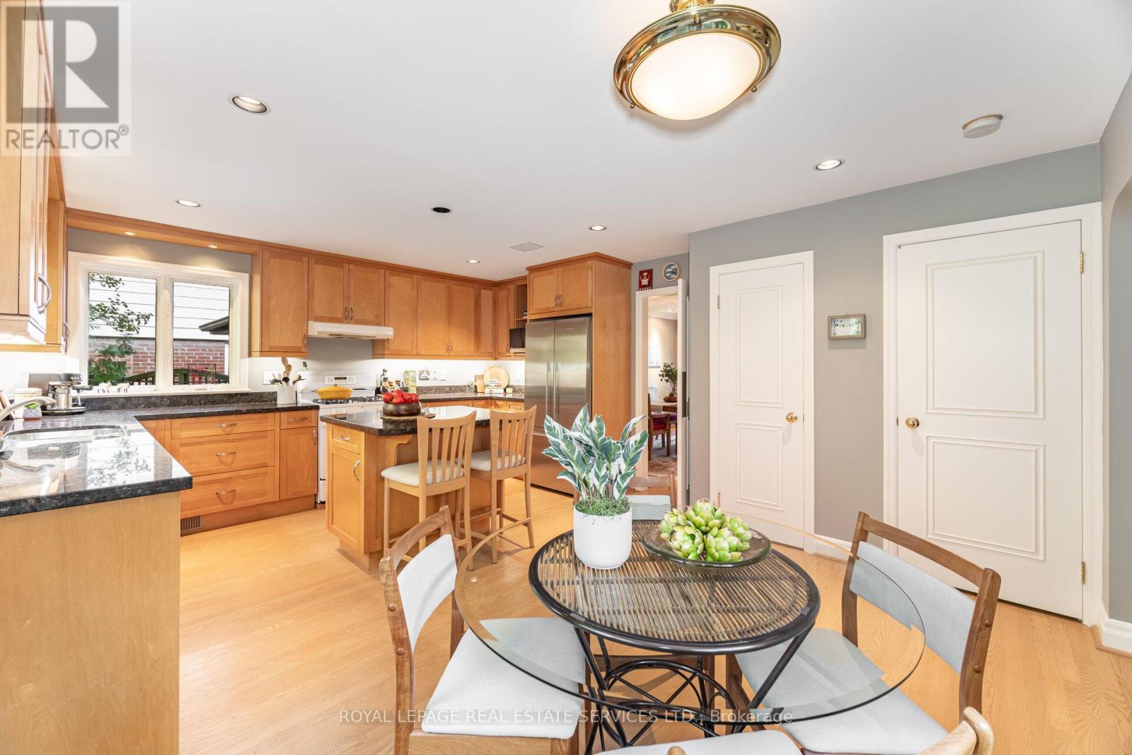 2 Hartfield Court, Toronto, Ontario  M9A 3E3 - Photo 13 - W12528492