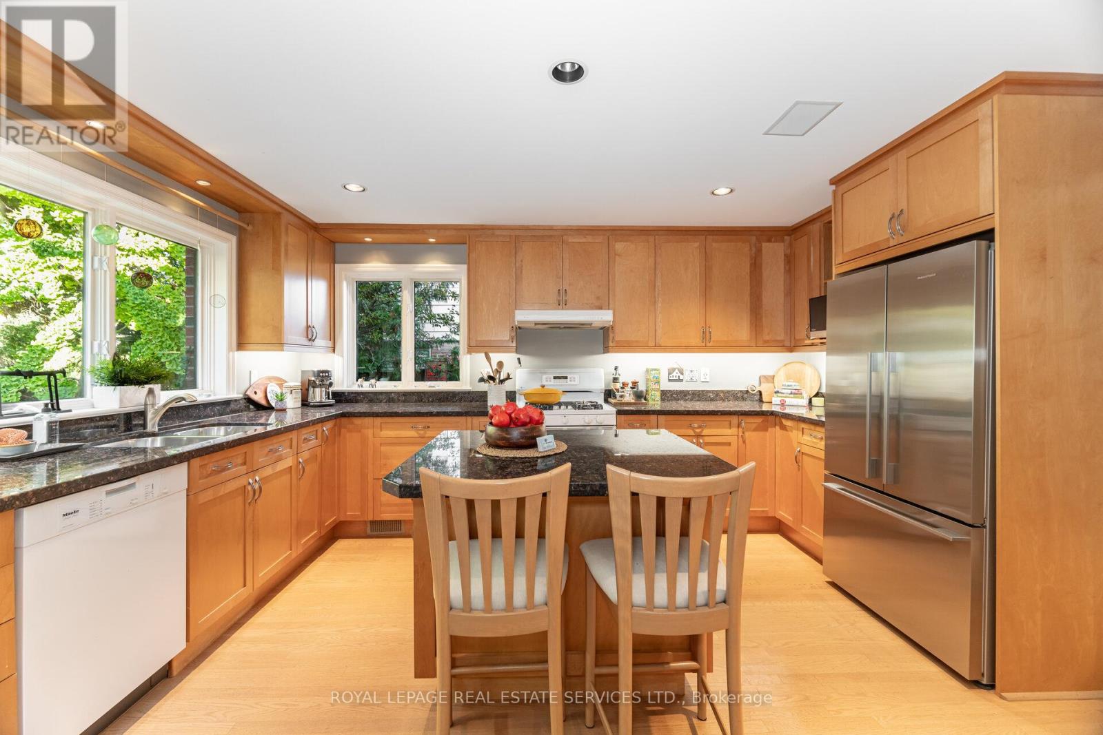 2 Hartfield Court, Toronto, Ontario  M9A 3E3 - Photo 14 - W12528492