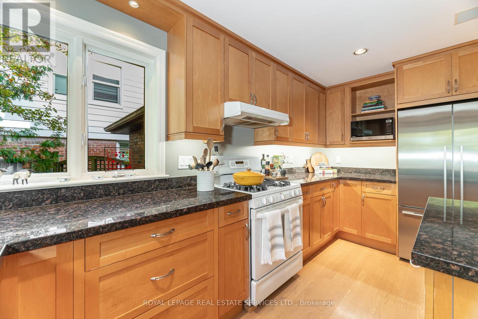 2 Hartfield Court, Toronto, Ontario  M9A 3E3 - Photo 16 - W12528492