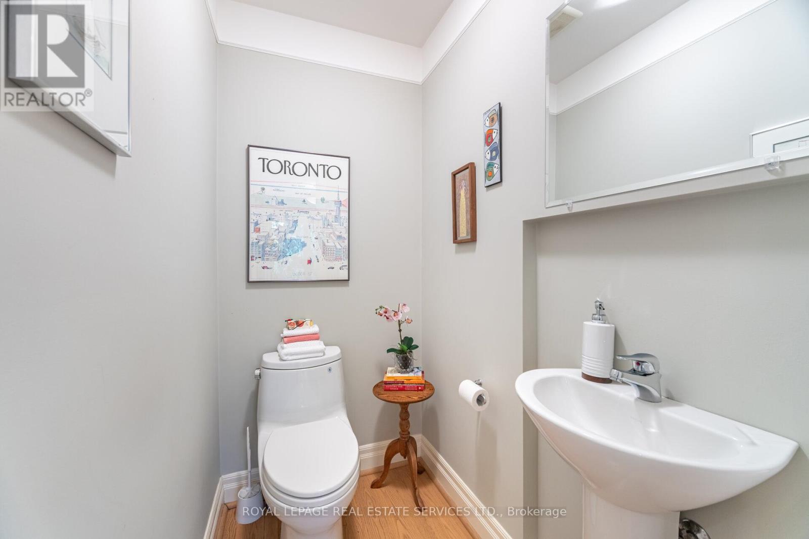 2 Hartfield Court, Toronto, Ontario  M9A 3E3 - Photo 18 - W12528492