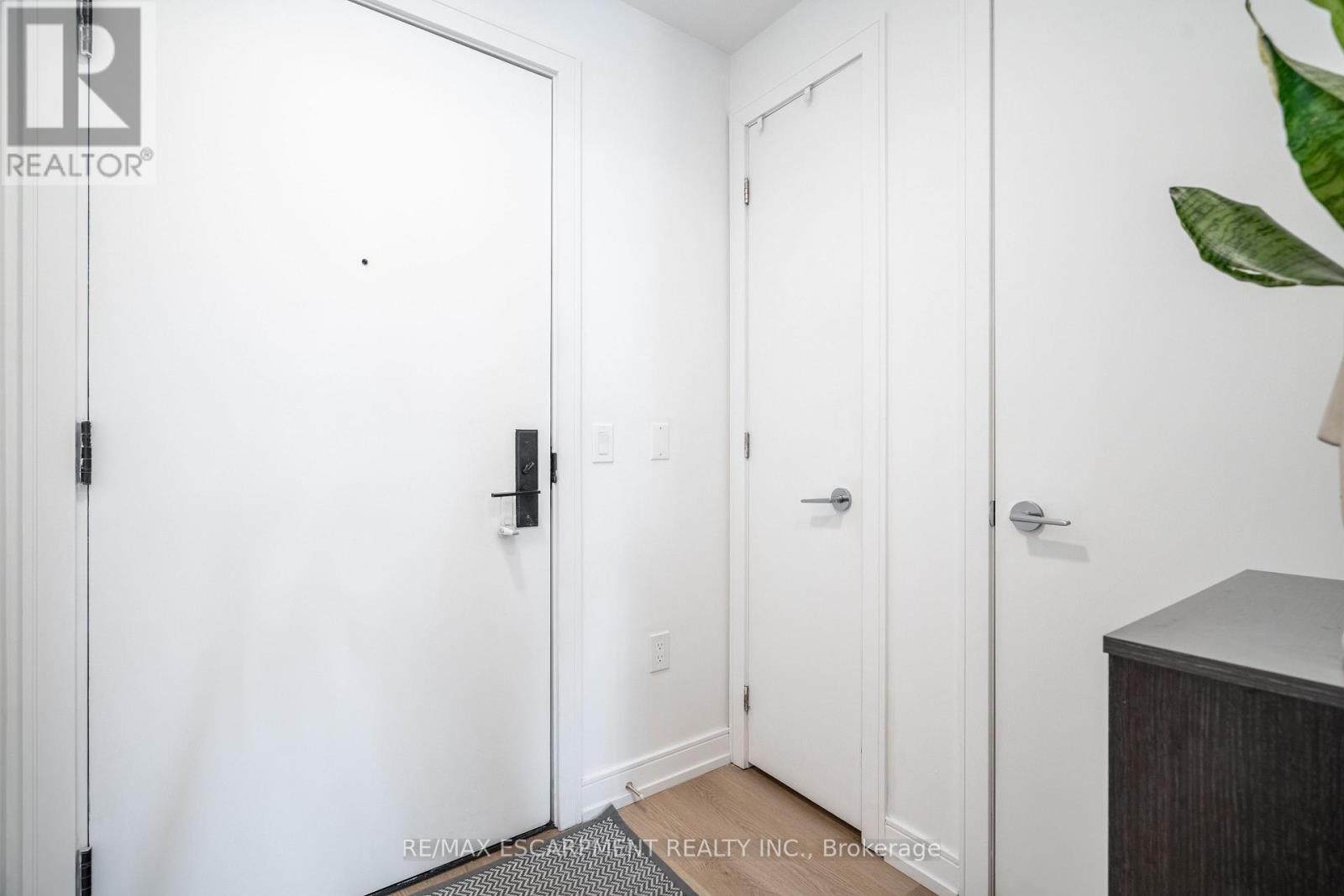 1504 - 1 Jarvis Street, Hamilton, Ontario  L8R 0A8 - Photo 8 - X12528264