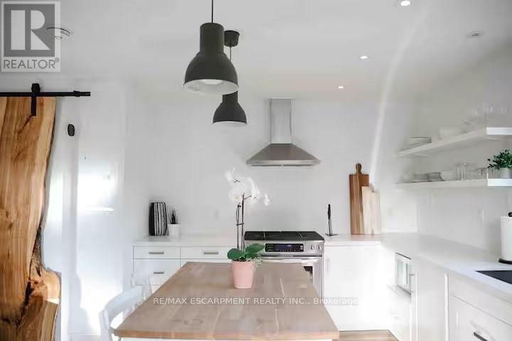 1 - 426 Wilson Street E, Hamilton, Ontario  L9G 2C3 - Photo 11 - X12528286