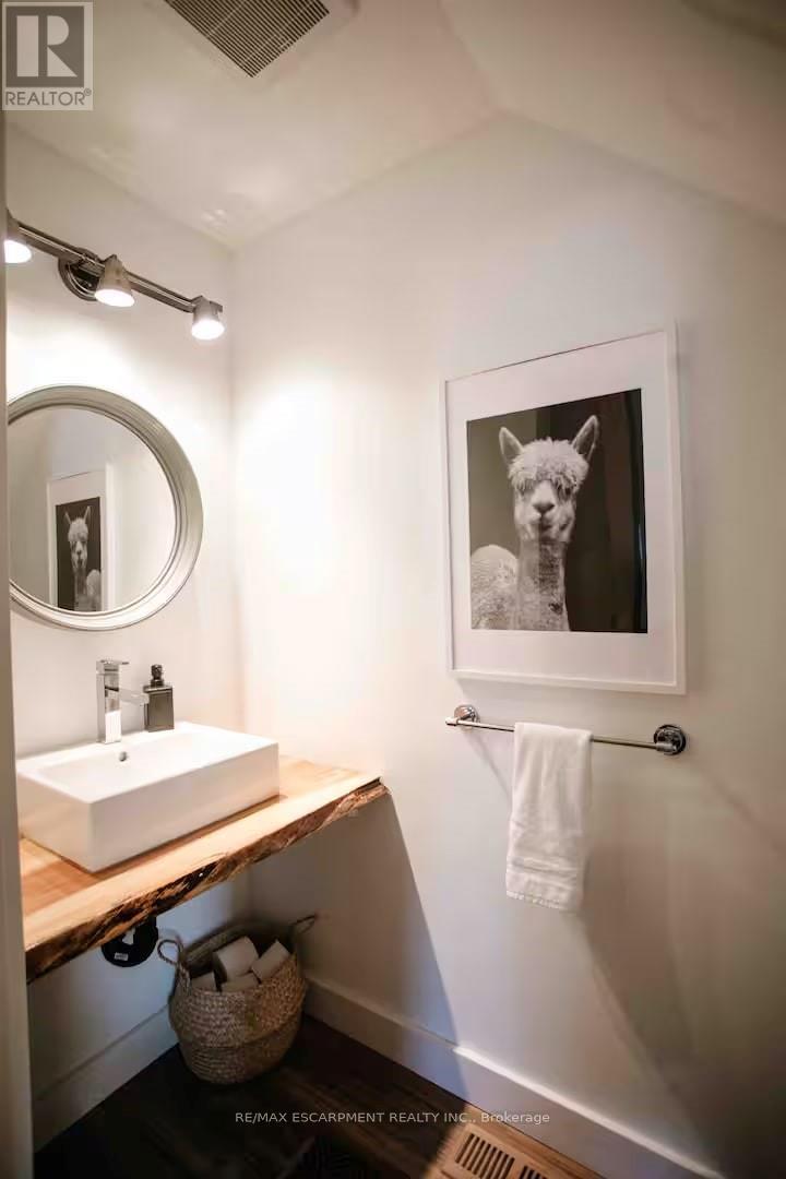 1 - 426 Wilson Street E, Hamilton, Ontario  L9G 2C3 - Photo 21 - X12528286