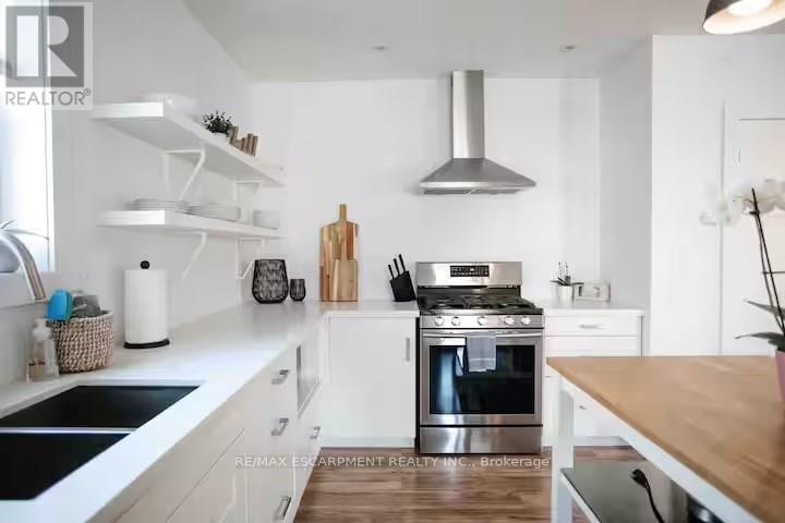 1 - 426 Wilson Street E, Hamilton, Ontario  L9G 2C3 - Photo 8 - X12528286