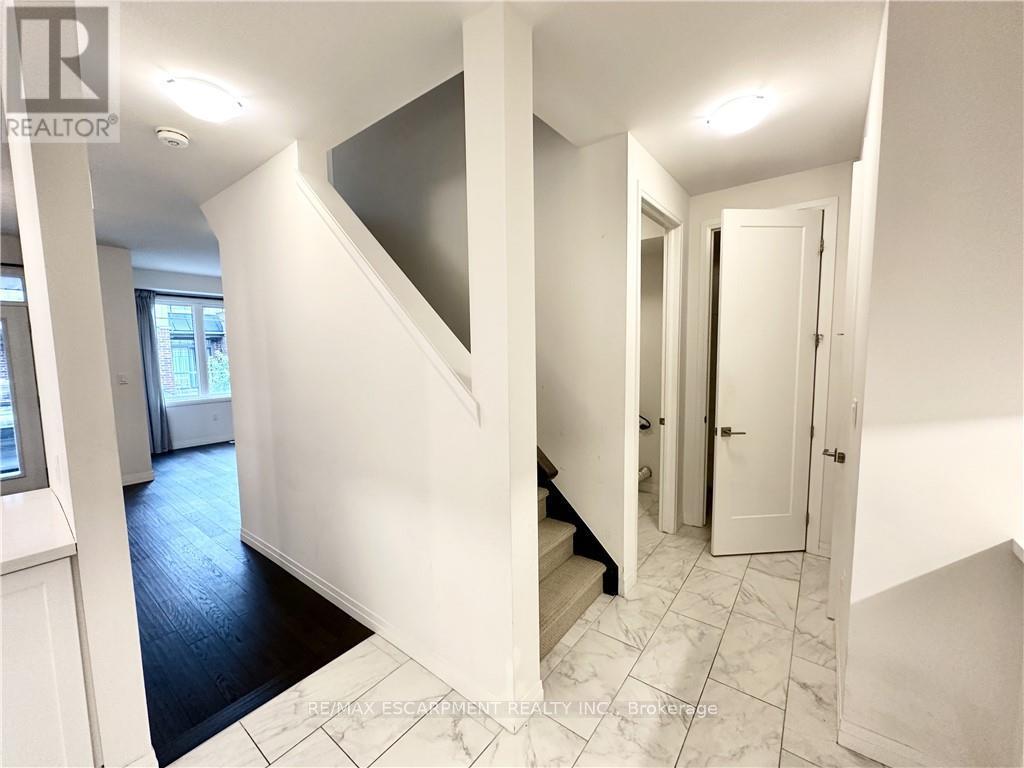 16 RITCHIE LANE, Hamilton, Ontario