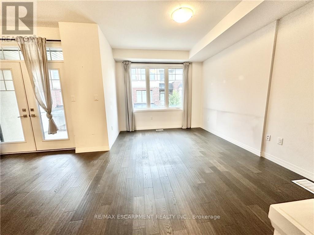 16 Ritchie Lane, Hamilton, Ontario  L9G 3K9 - Photo 4 - X12528356