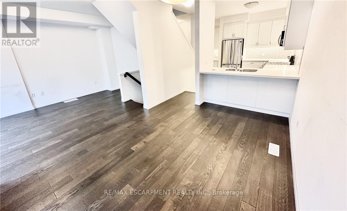 16 Ritchie Lane, Hamilton, Ontario  L9G 3K9 - Photo 7 - X12528356