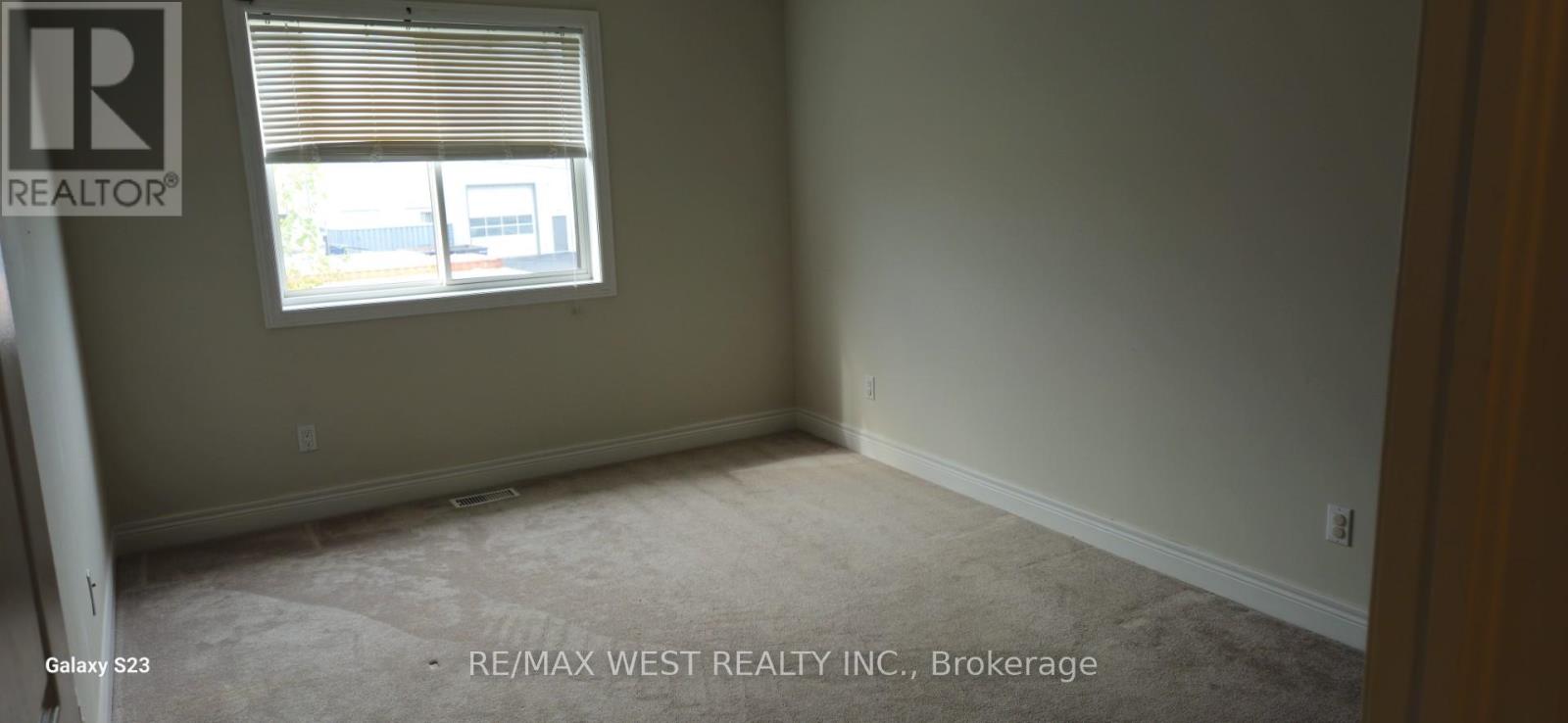 24 Manhattan Court, St. Catharines, Ontario  L2R 0B8 - Photo 2 - X12528360