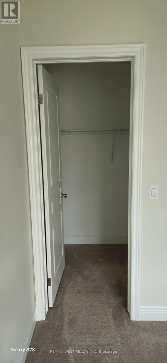 24 Manhattan Court, St. Catharines, Ontario  L2R 0B8 - Photo 4 - X12528360