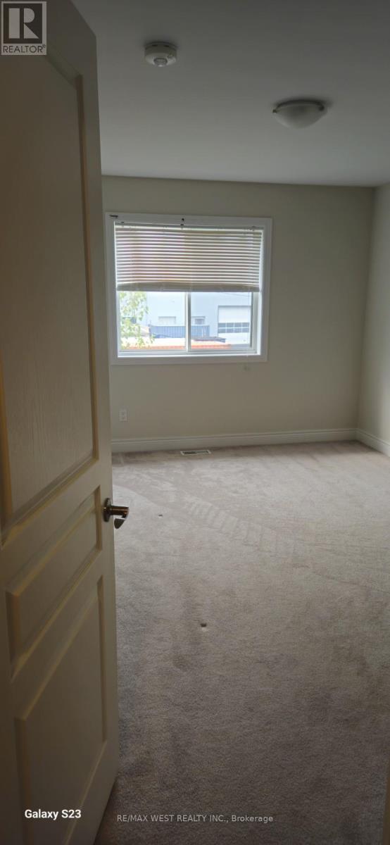 24 Manhattan Court, St. Catharines, Ontario  L2R 0B8 - Photo 6 - X12528360