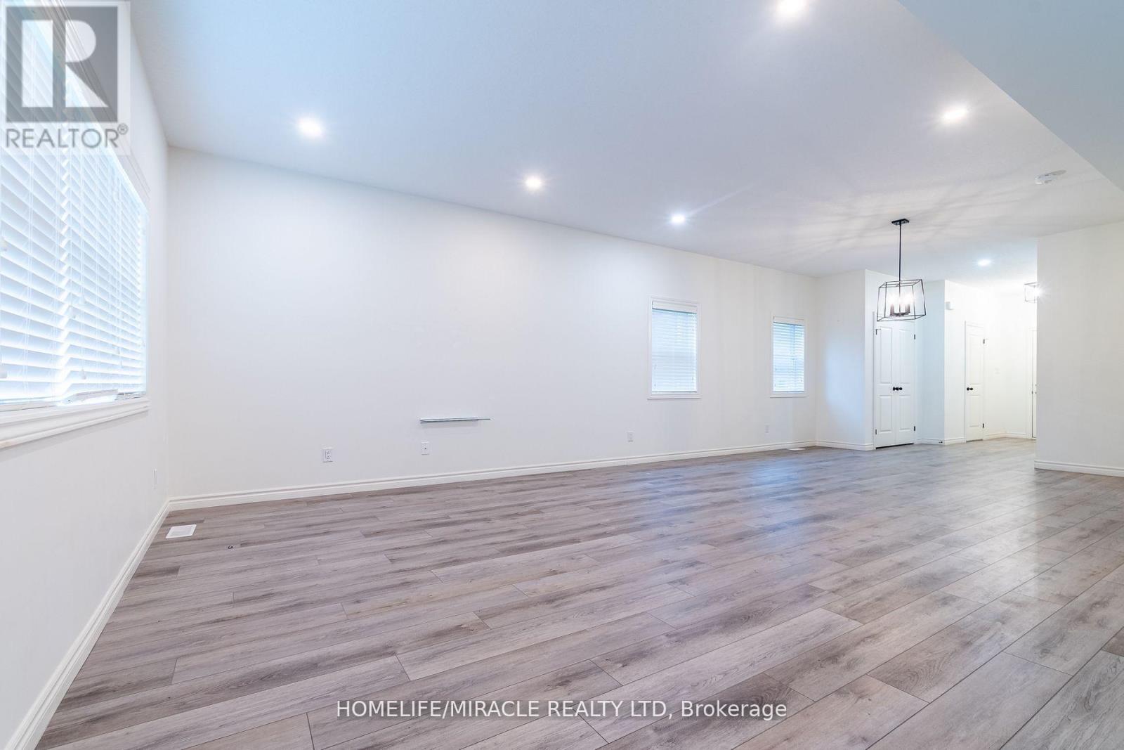 298 Middleton Avenue, London South, Ontario  N6L 0E9 - Photo 5 - X12528494