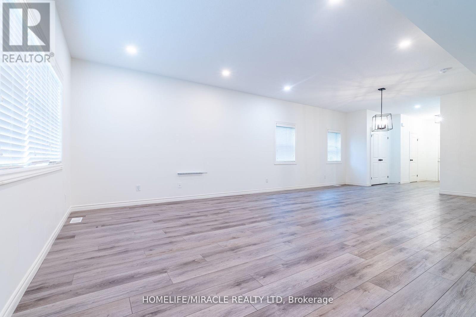 298 Middleton Avenue, London South, Ontario  N6L 0E9 - Photo 6 - X12528494