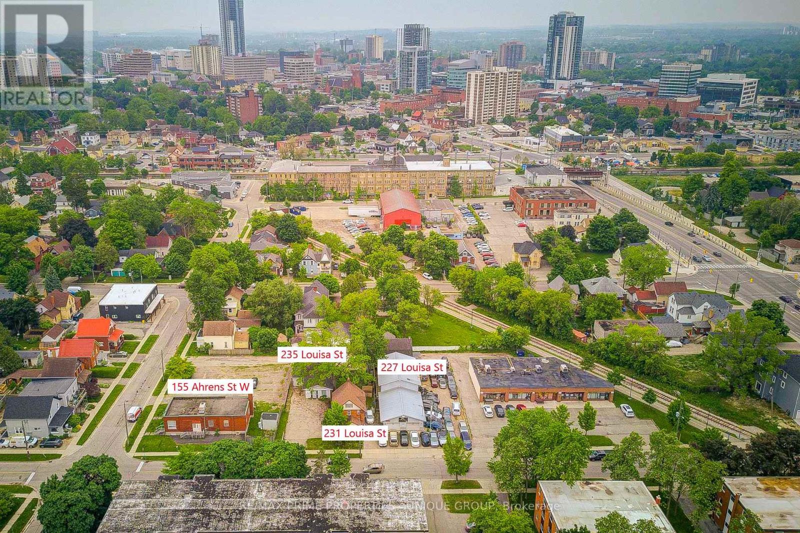 155 Ahrens Street W, Kitchener, Ontario  N2H 4C6 - Photo 2 - X12528506