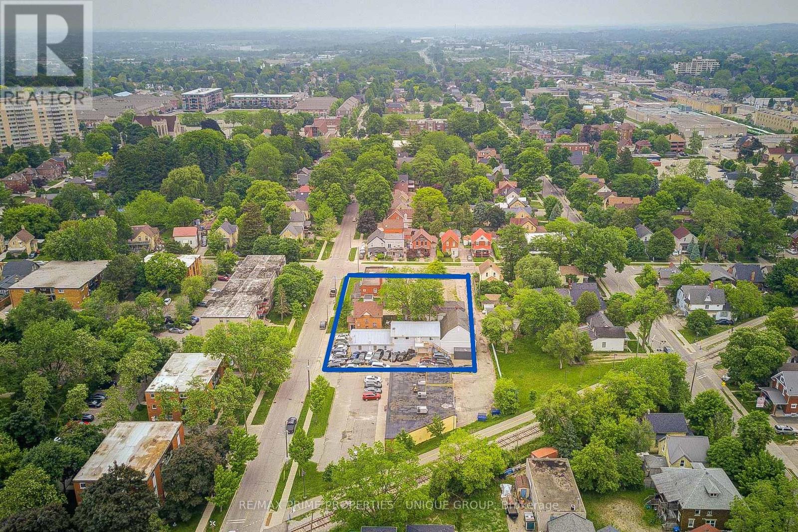 155 Ahrens Street W, Kitchener, Ontario  N2H 4C6 - Photo 4 - X12528506