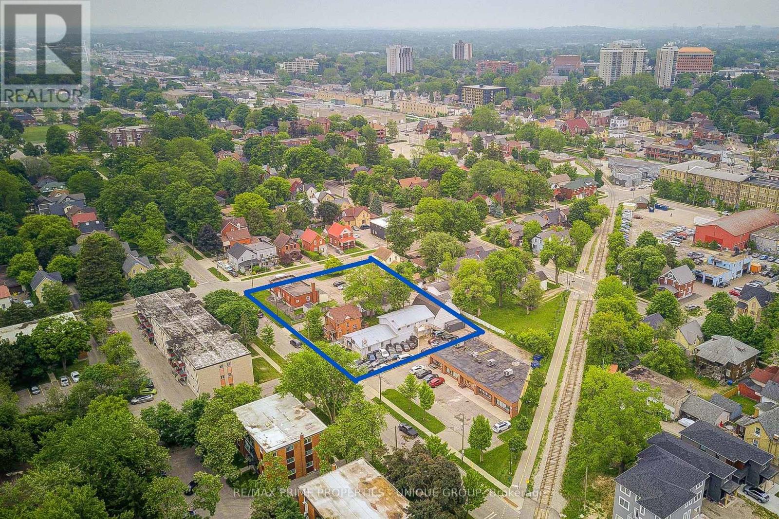 155 Ahrens Street W, Kitchener, Ontario  N2H 4C6 - Photo 5 - X12528506