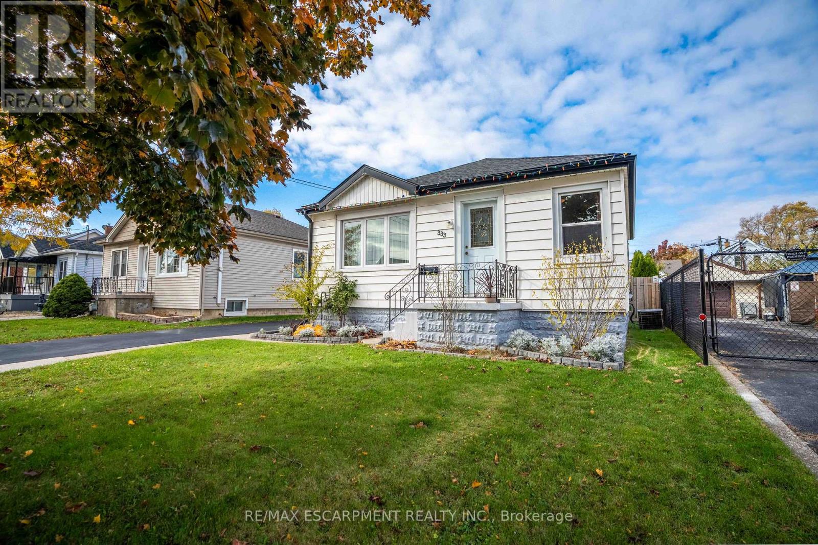 333 Osborne Street, Hamilton, Ontario  L8H 6S5 - Photo 2 - X12528512