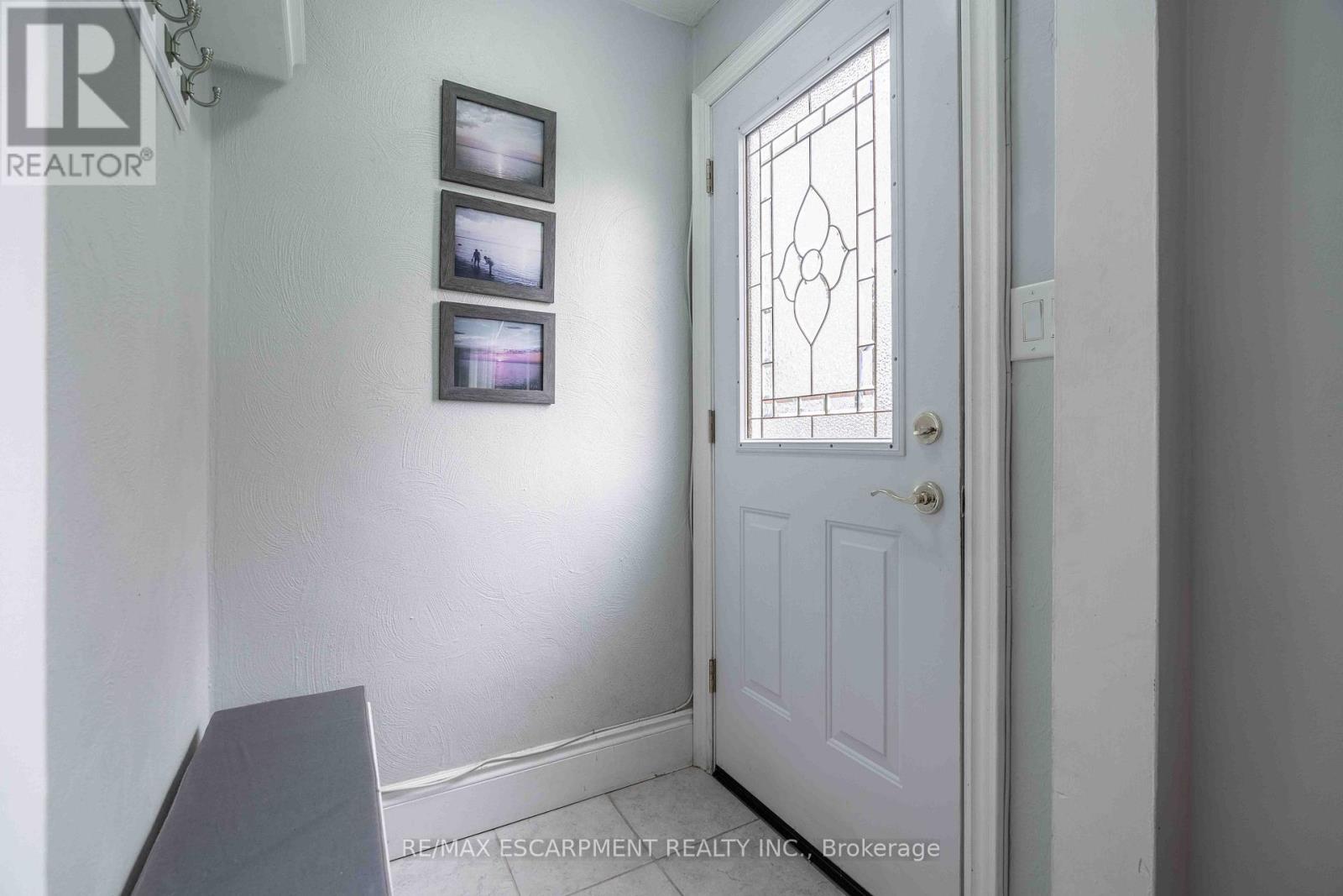 333 Osborne Street, Hamilton, Ontario  L8H 6S5 - Photo 4 - X12528512