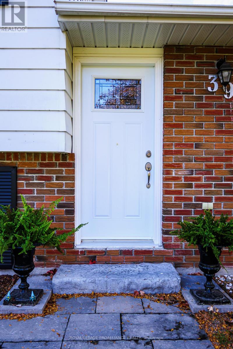 39 Parkview Heights, Quinte West, Ontario  K8V 5M1 - Photo 14 - X12528564