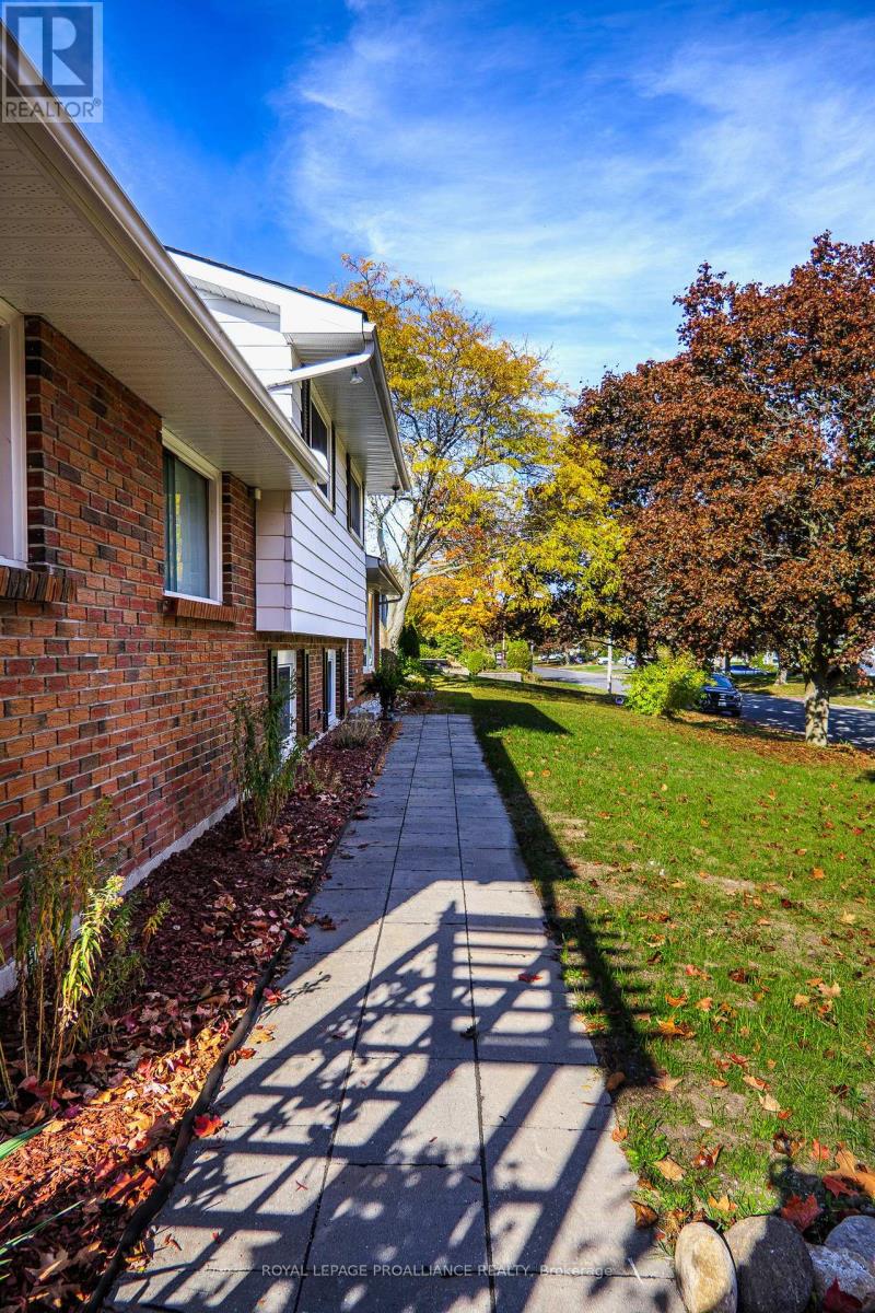 39 Parkview Heights, Quinte West, Ontario  K8V 5M1 - Photo 6 - X12528564