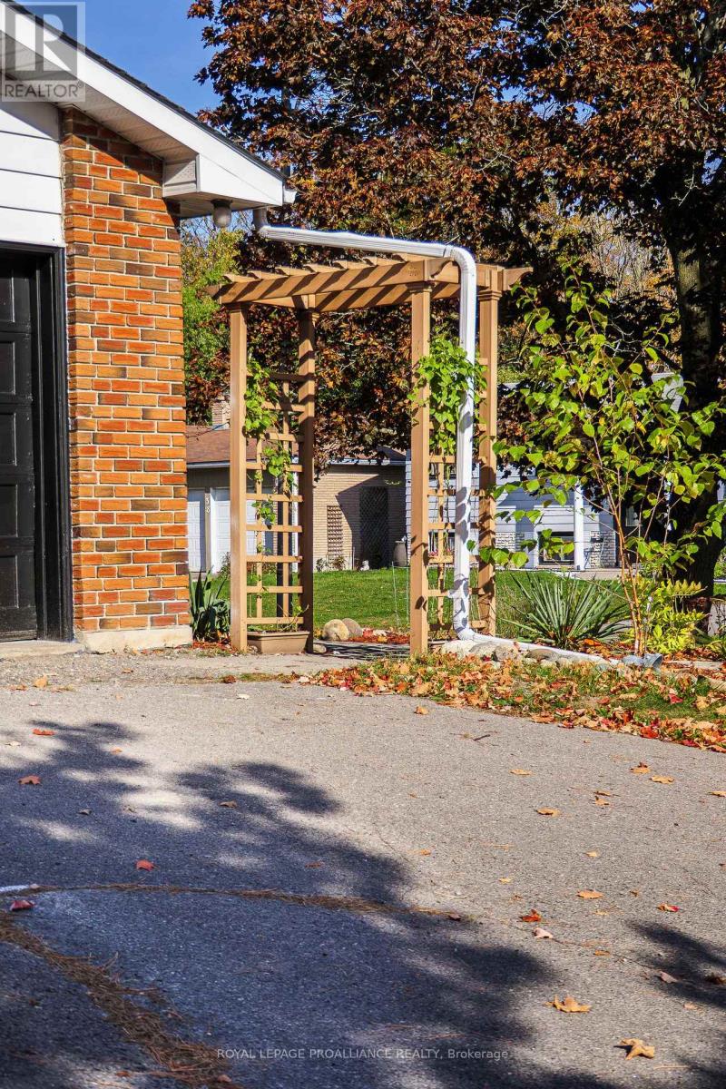 39 Parkview Heights, Quinte West, Ontario  K8V 5M1 - Photo 9 - X12528564