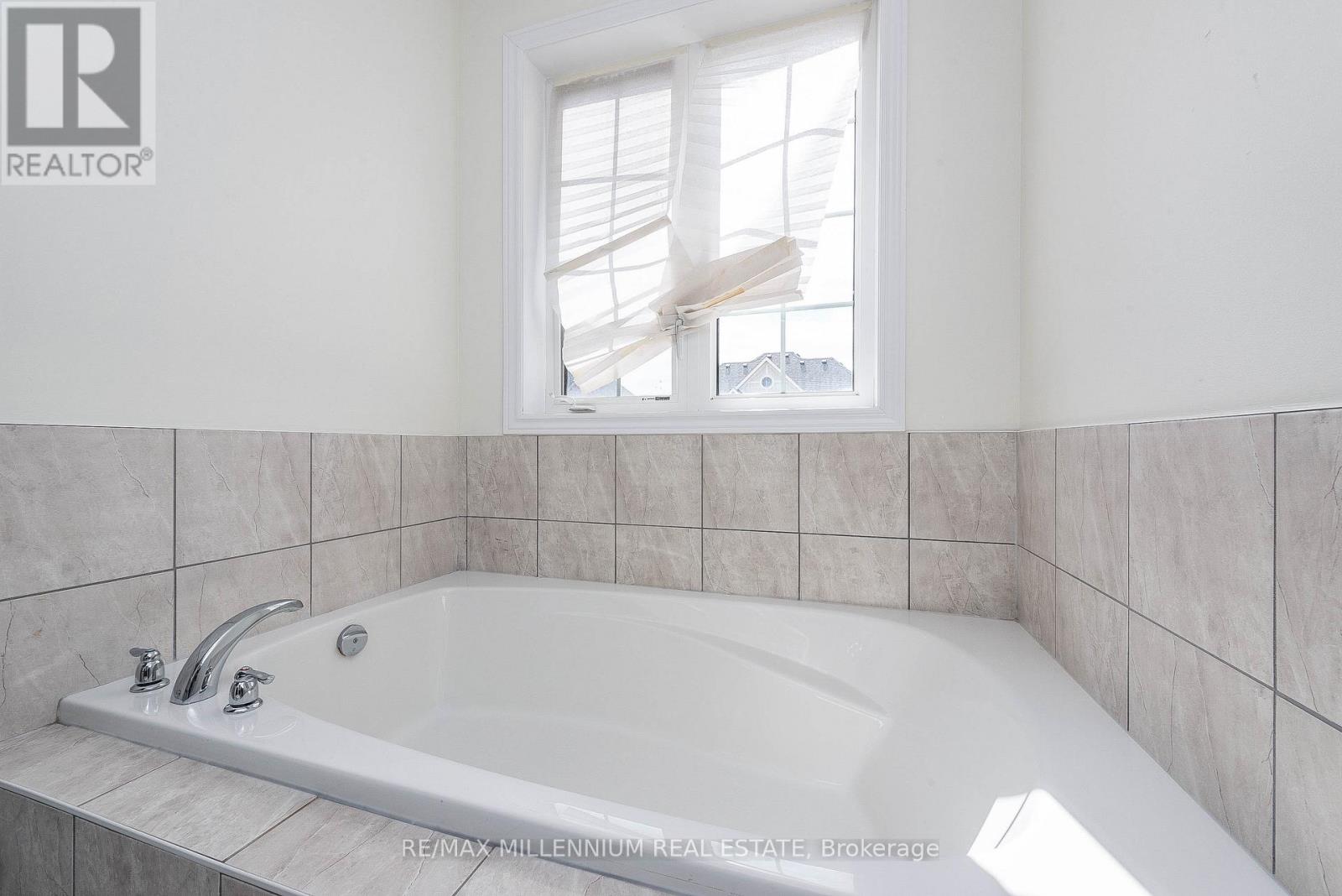 180 Pelee Avenue, Vaughan, Ontario  L4H 3Z9 - Photo 38 - N12526414