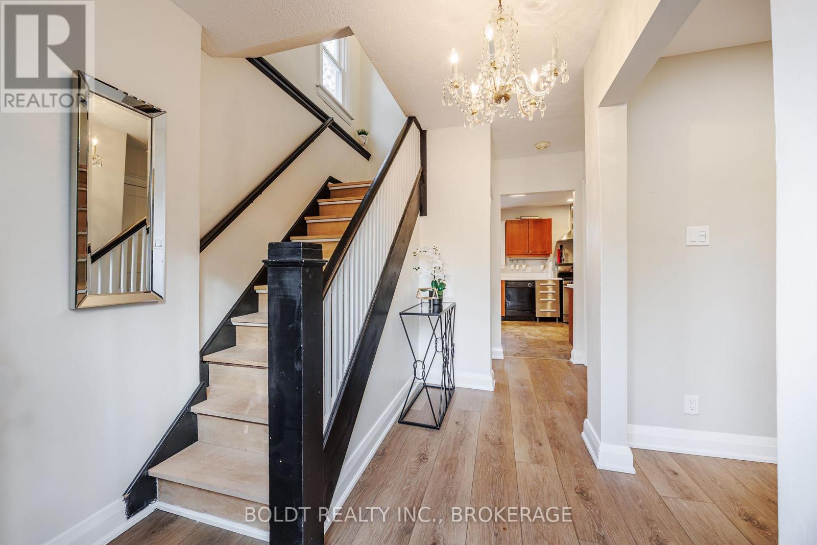 6351 Leeming Street, Niagara Falls, Ontario  L2G 1K3 - Photo 4 - X12528556