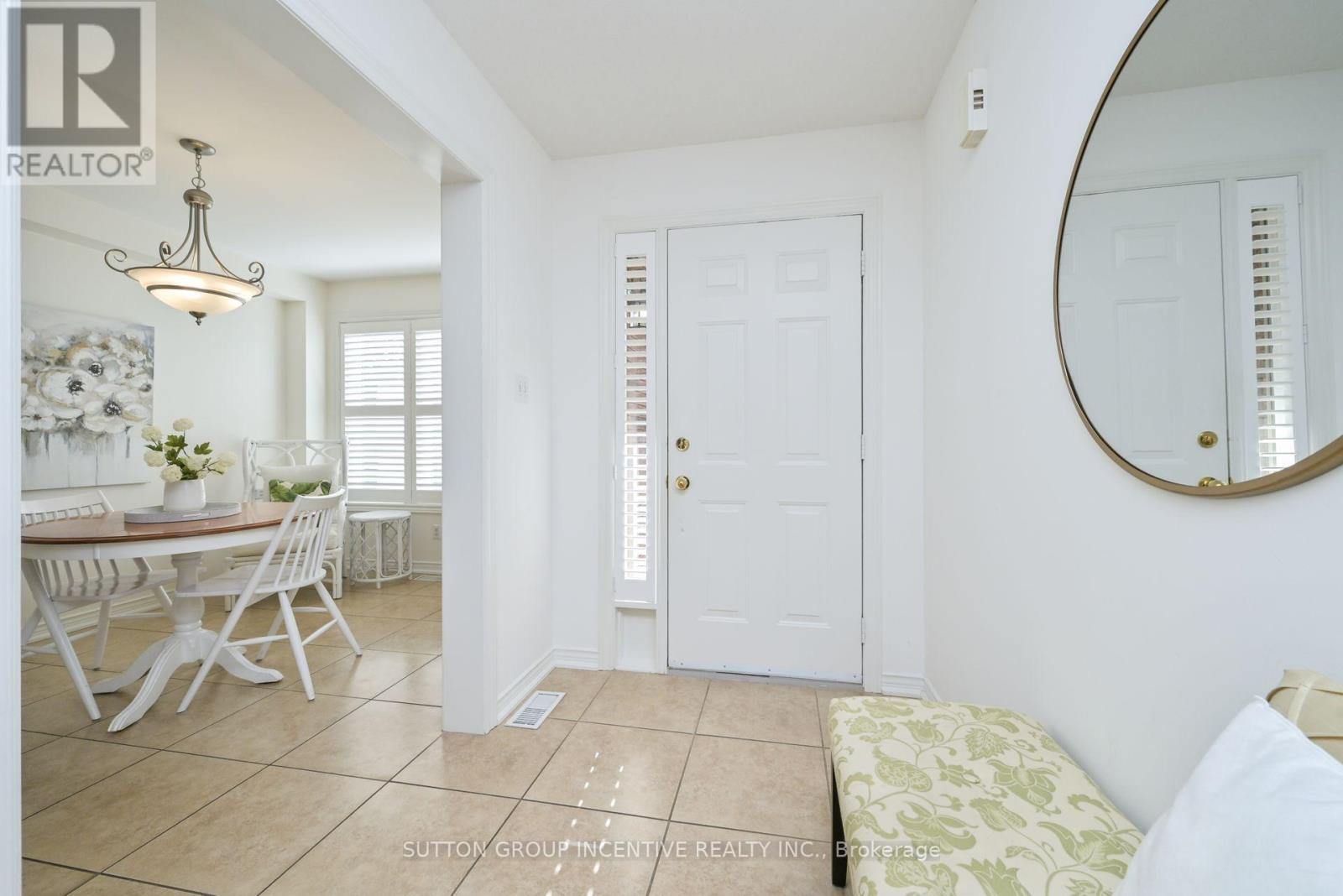 15 Sunset Boulevard, New Tecumseth, Ontario  L9R 1Y8 - Photo 2 - N12371896