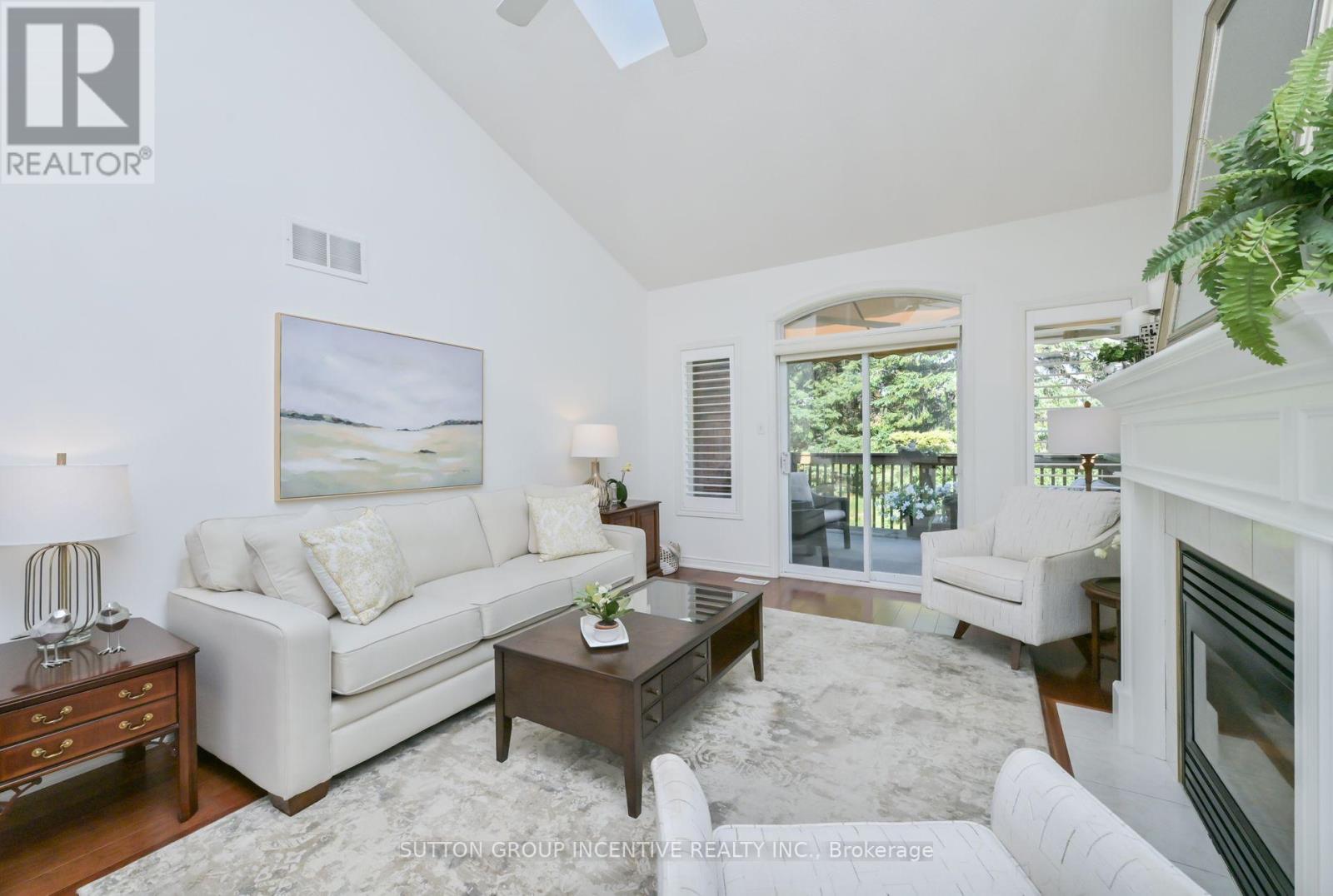 15 Sunset Boulevard, New Tecumseth, Ontario  L9R 1Y8 - Photo 8 - N12371896