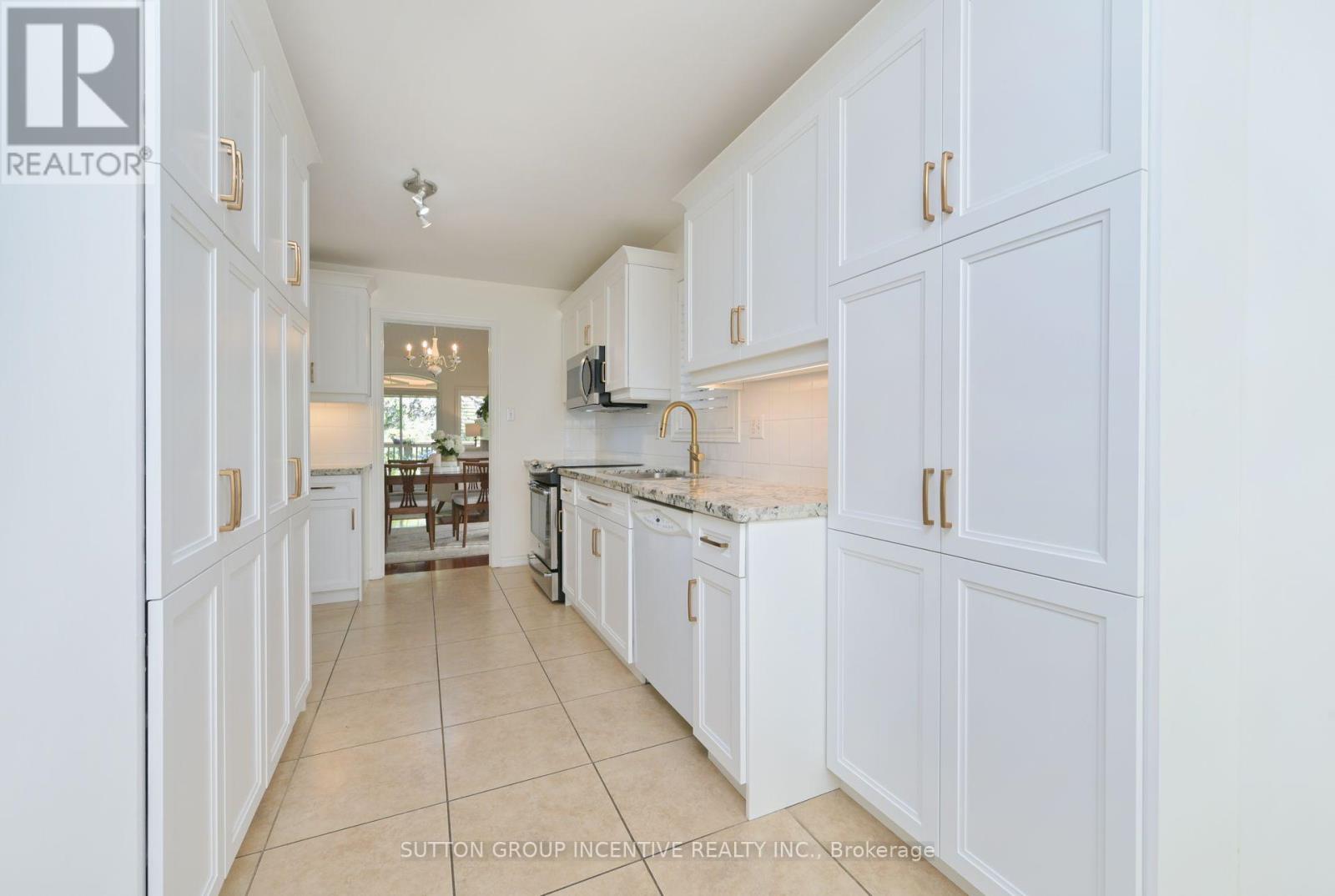 15 Sunset Boulevard, New Tecumseth, Ontario  L9R 1Y8 - Photo 6 - N12371896